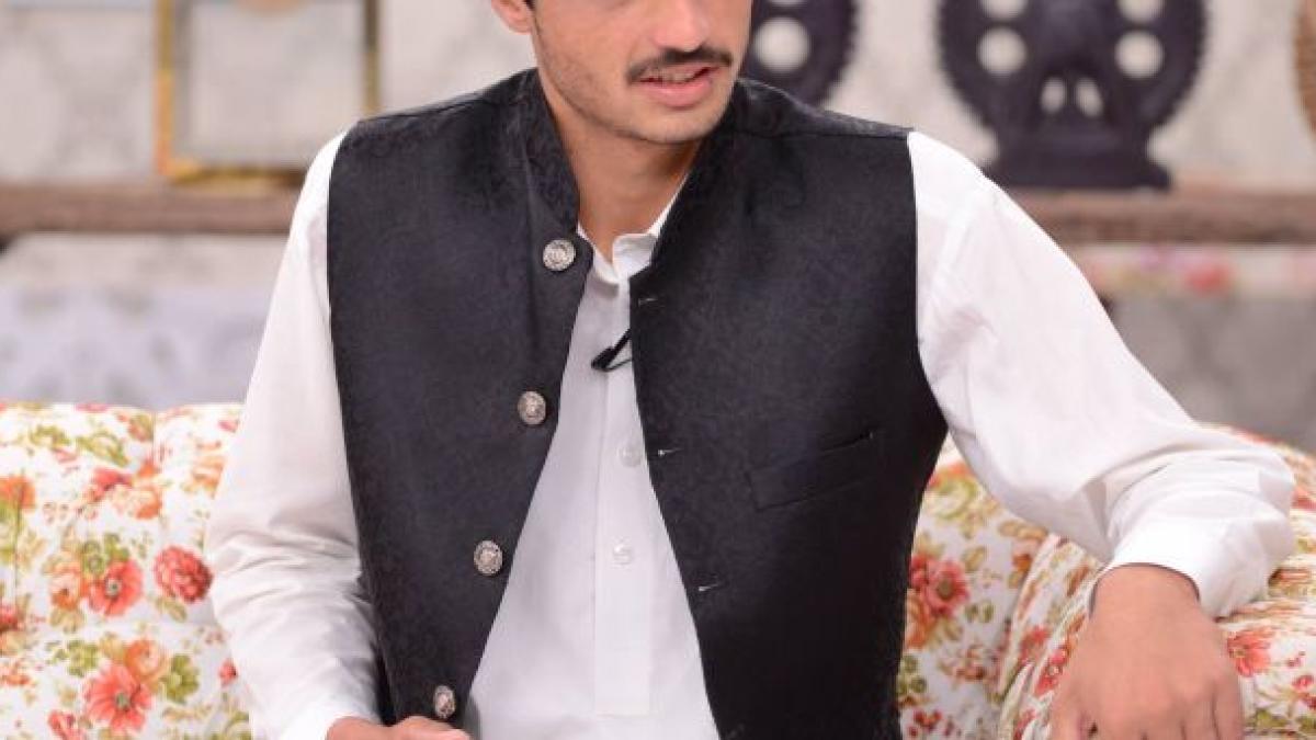 un vanzator a innebunit femeile din intreaga lume