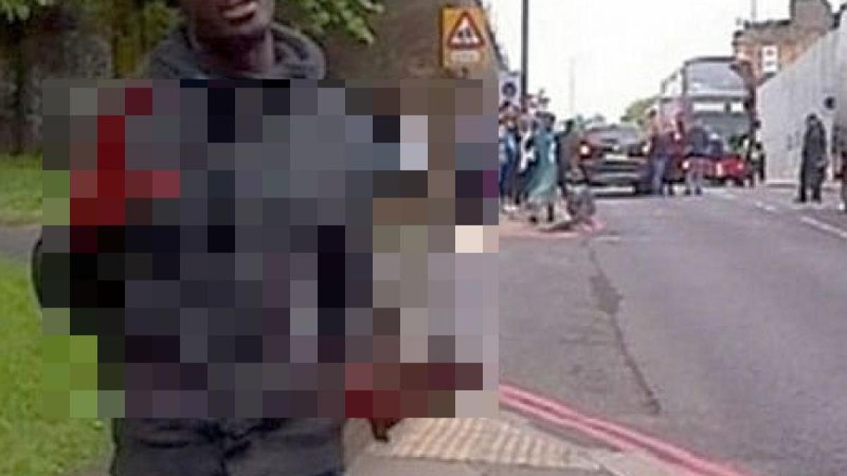 a asistat neputincios la uciderea lui soldatului lee rigby pe o strada din londra si a ramas