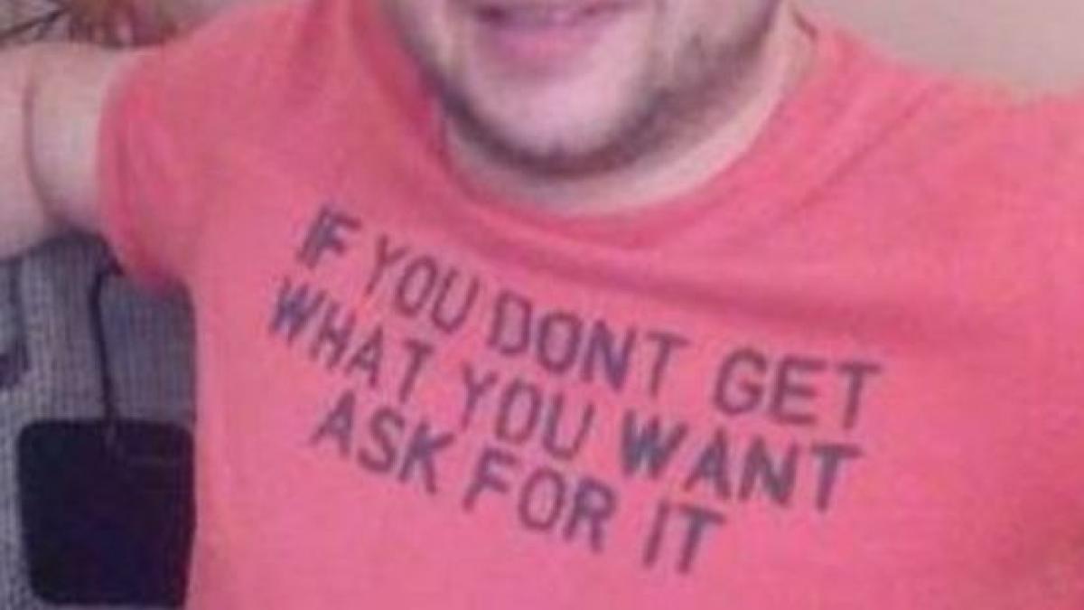 un roman a fost amendat pentru o postare pe facebook ce mesaj a publicat barbatul din vrancea