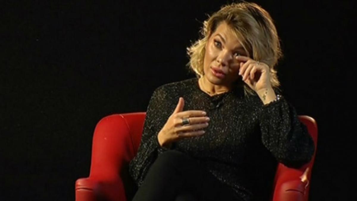 gina pistol a izbucnit in lacrimi la televizor ce a facut o sa planga