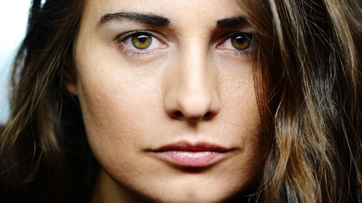 in premiera busuioc dres in l a povestea de succes a celei considerate noua demi moore