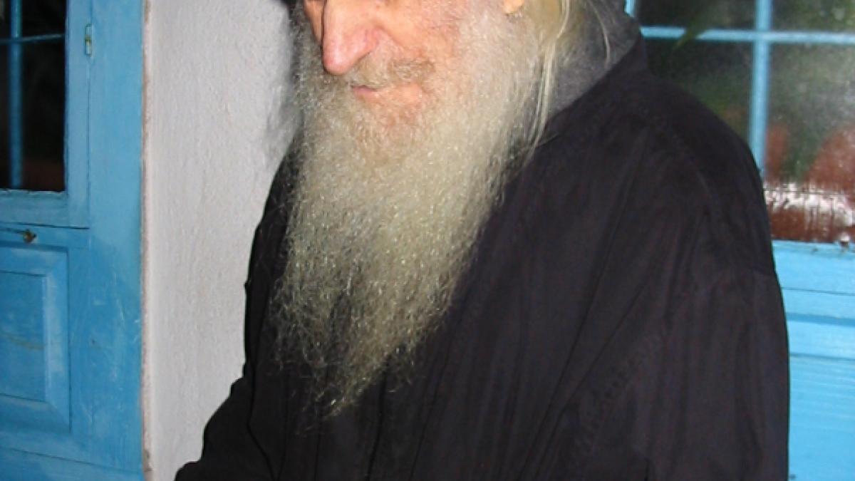 un cunoscut duhovnic roman de la muntele athos profetii sumbre sfarsitul lumii e aproape