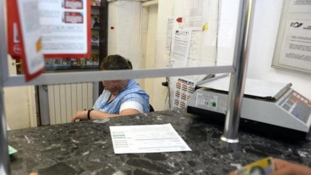 activitatea postala revine la normal postasii au obtinut cresteri salariale si tichete de masa