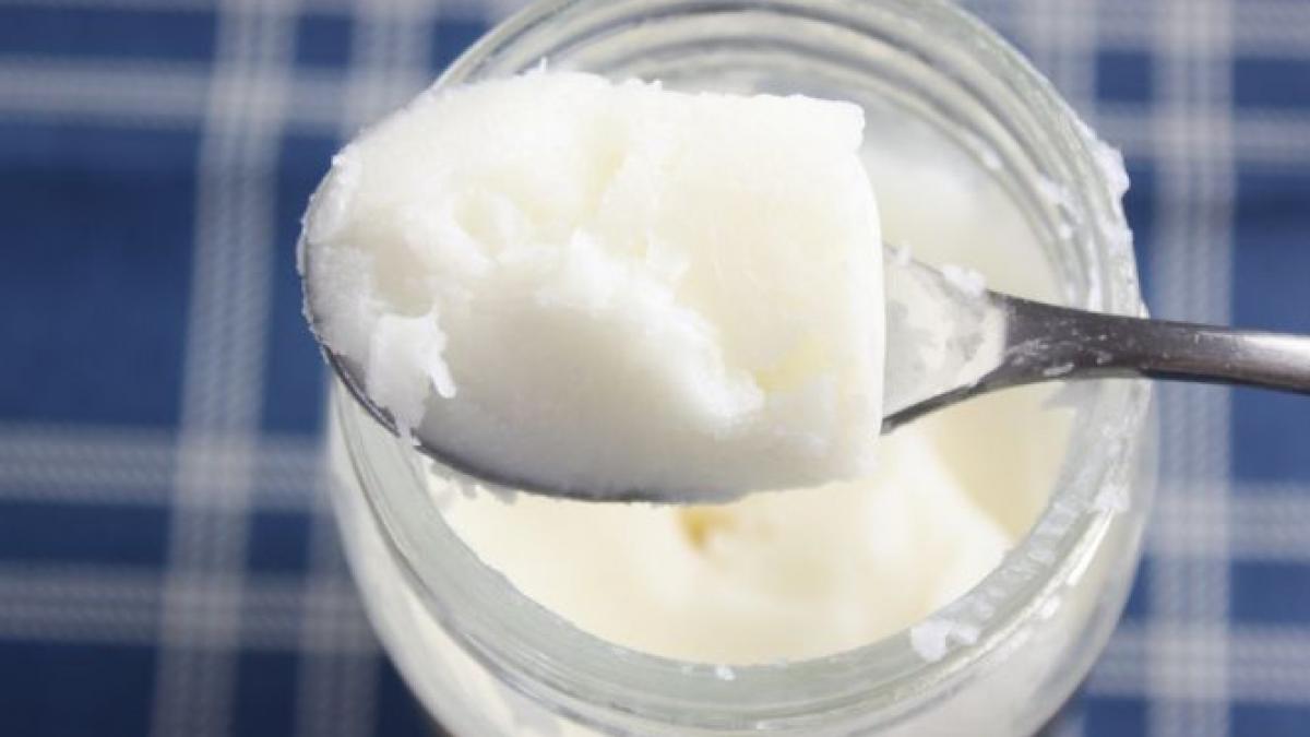 e de varsta unei bunici dar arata mai bine ca o pustoaica uleiul pe care il foloseste la orice e