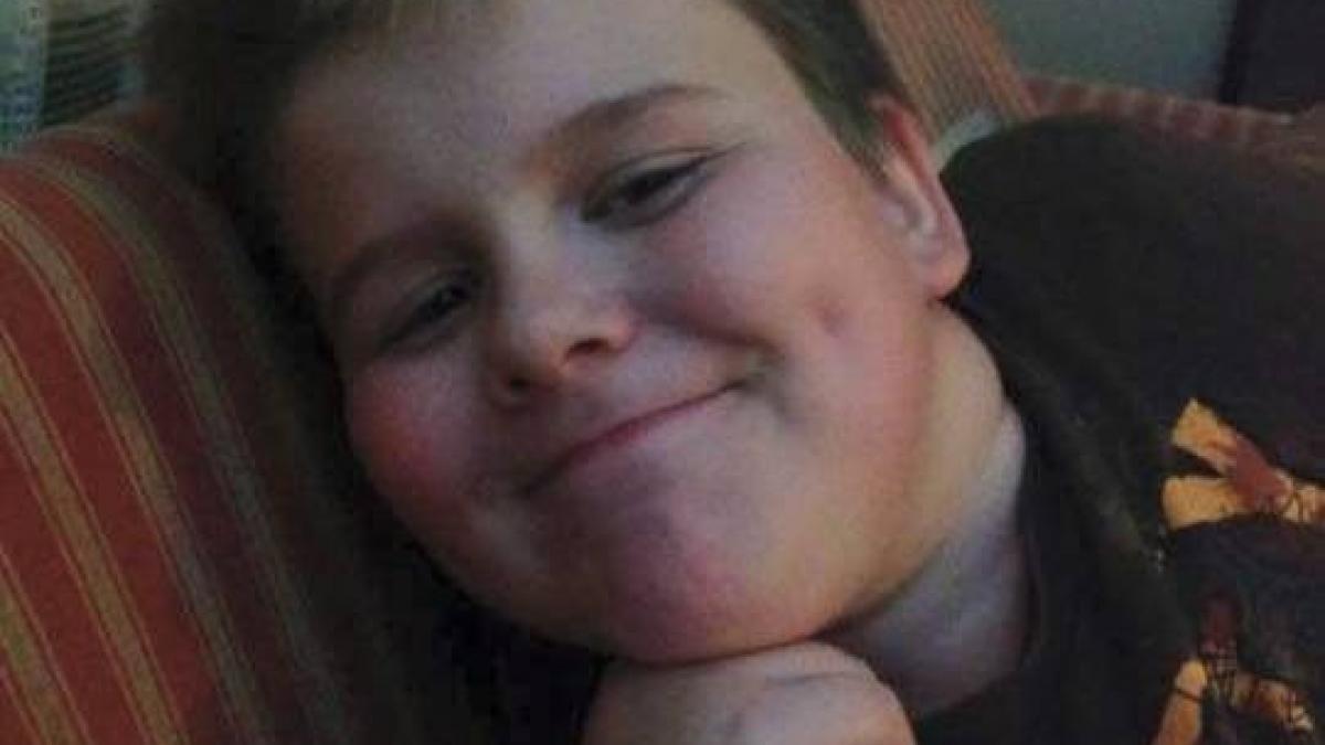 inainte de a se sinucide acest baietel a scris o scrisoare parintii lui doresc ca toata lumea sa