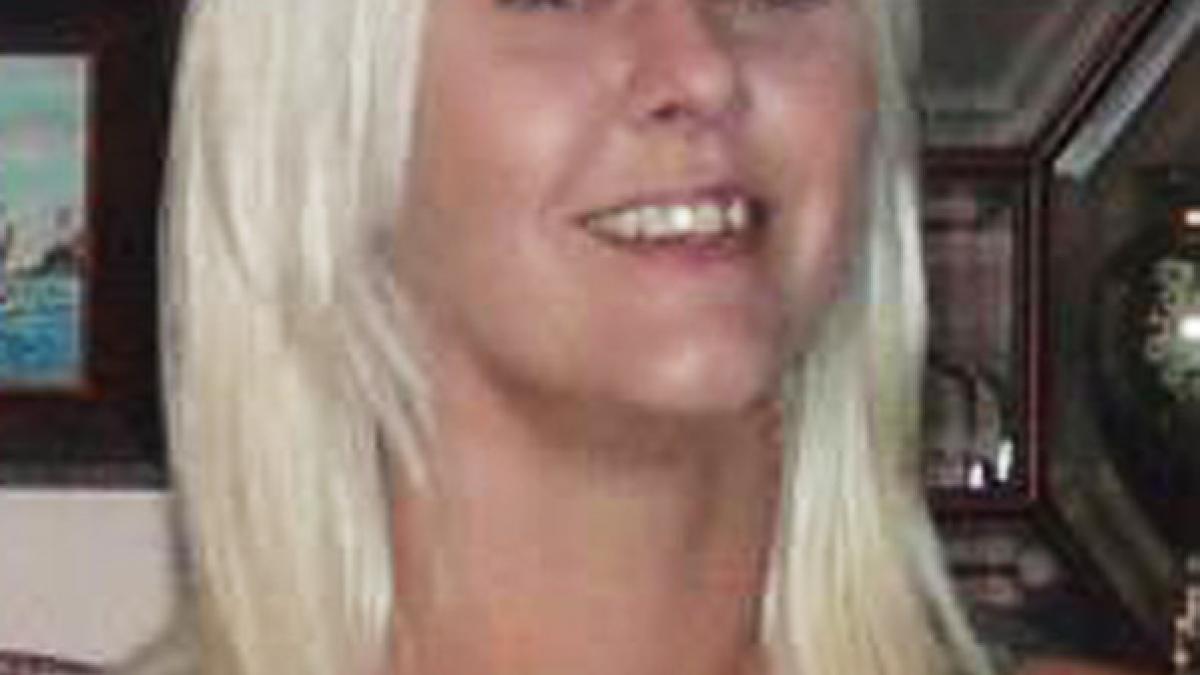 a vomitat o substanta gelatinoasa verde si apoi a murit