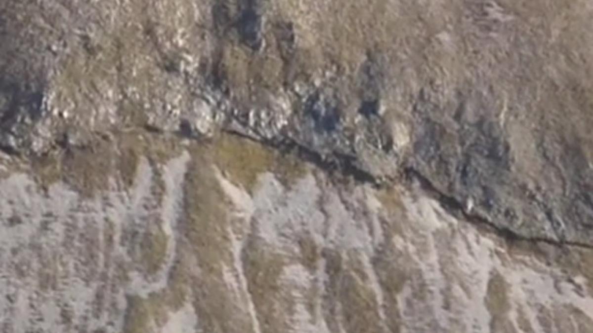 ce a aparut intr un munte dupa cutremurul de 6 5 grade din italia autoritatile sunt ingrijorate