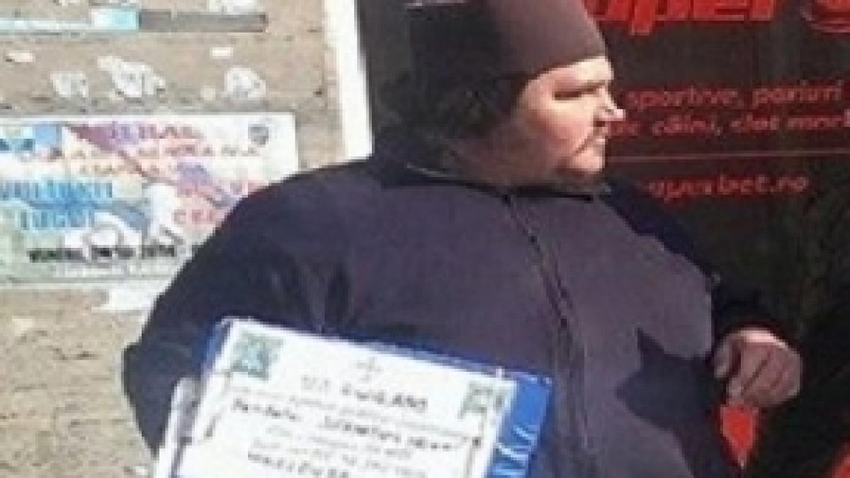 de fiecare data cand trecea pe strada dadea de un calugar care cerea bani intr o zi nu a mai reusit