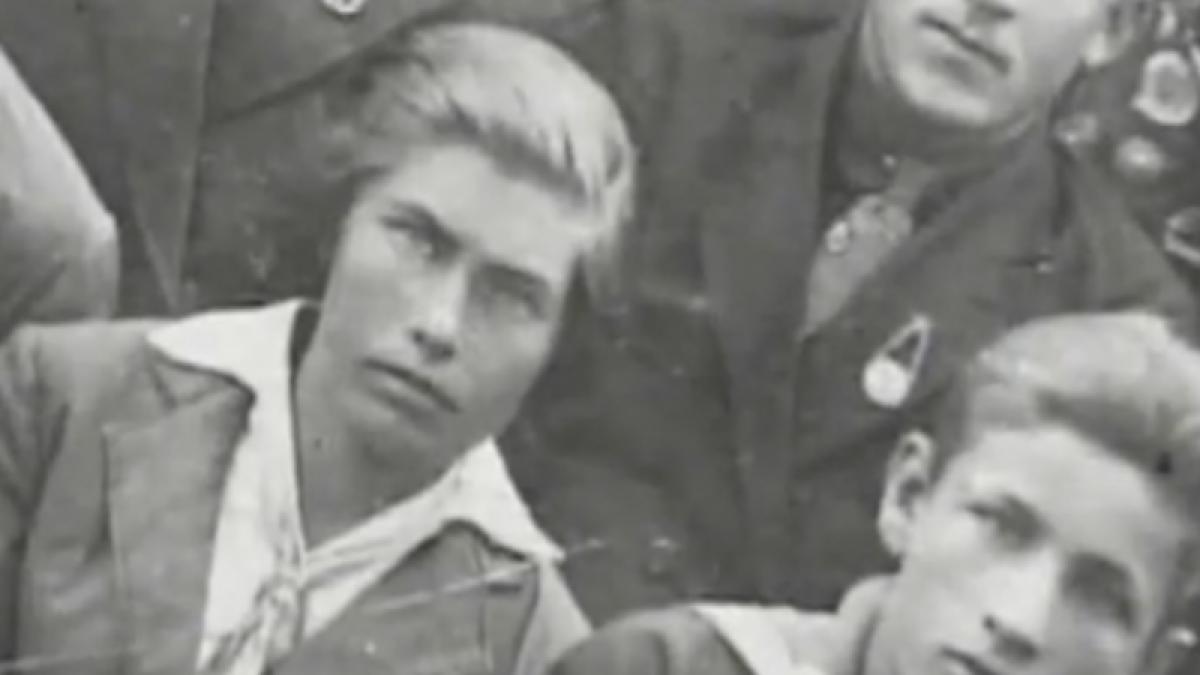 noaptea in lagarul de concentrare i a taiat pe ascuns parul iubitei sale ce s a intamplat dupa 65