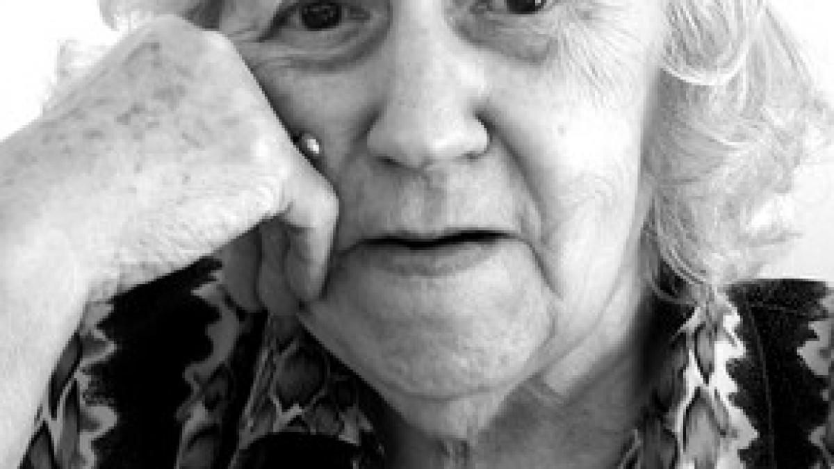 o bunica de 86 de ani a primit o amenda de 5 000 de dolari pentru ce a facut pe net