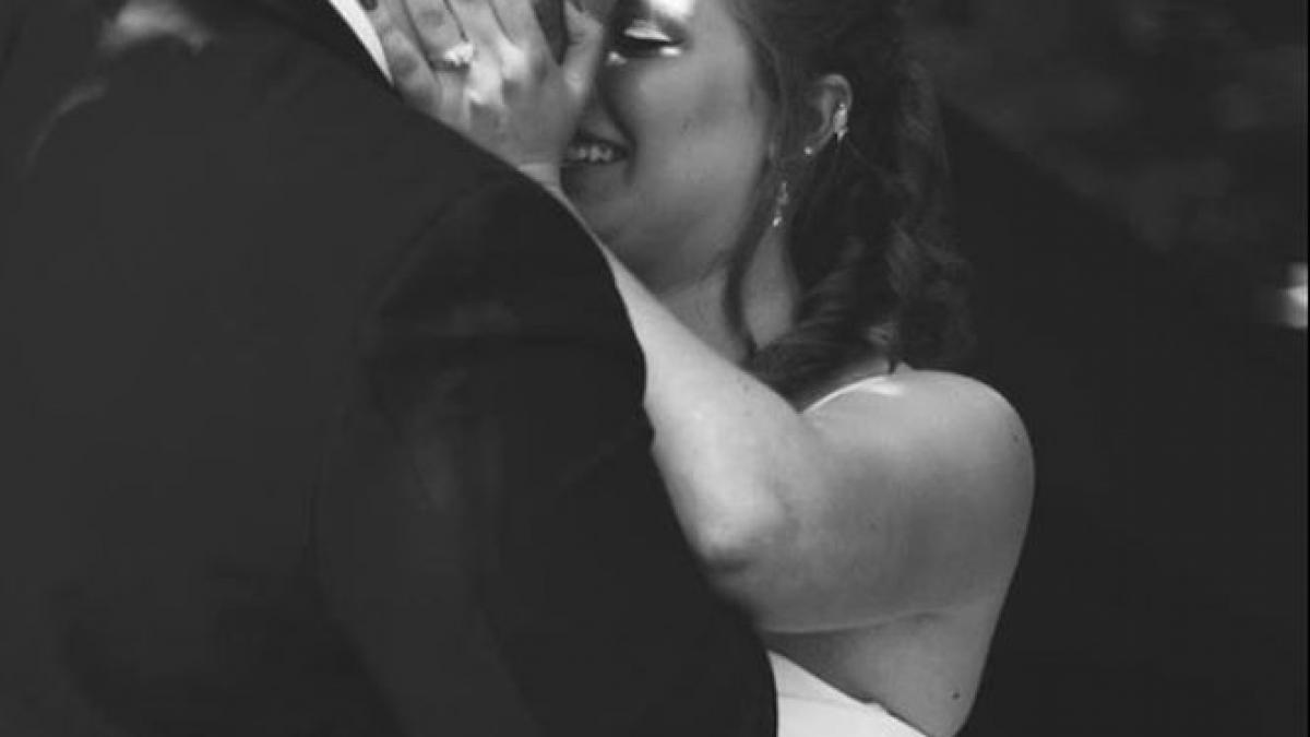 sotia lui si a pierdut memoria intr un accident teribil ce a facut barbatul pentru ea a inlacrimat