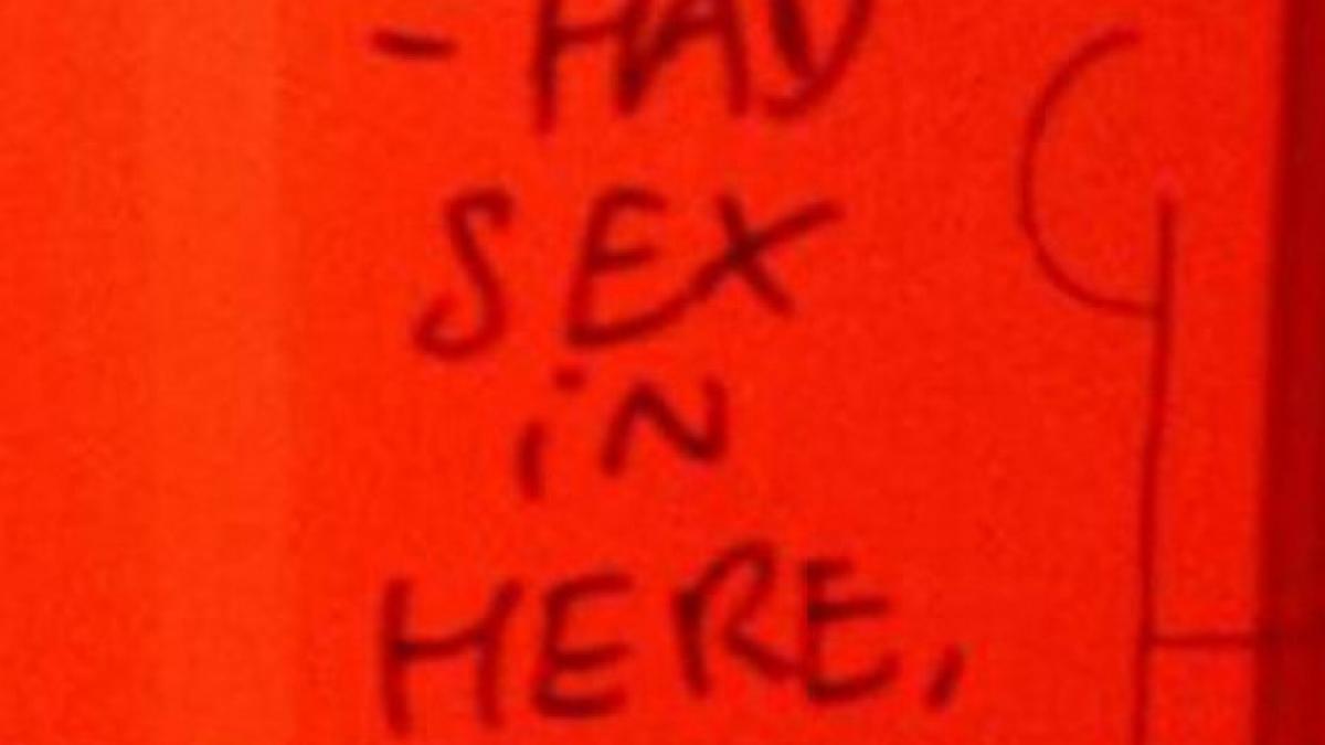 a trait momente intense in toaleta unui bar si a vrut sa se laude dar totul s a intors impotriva lui