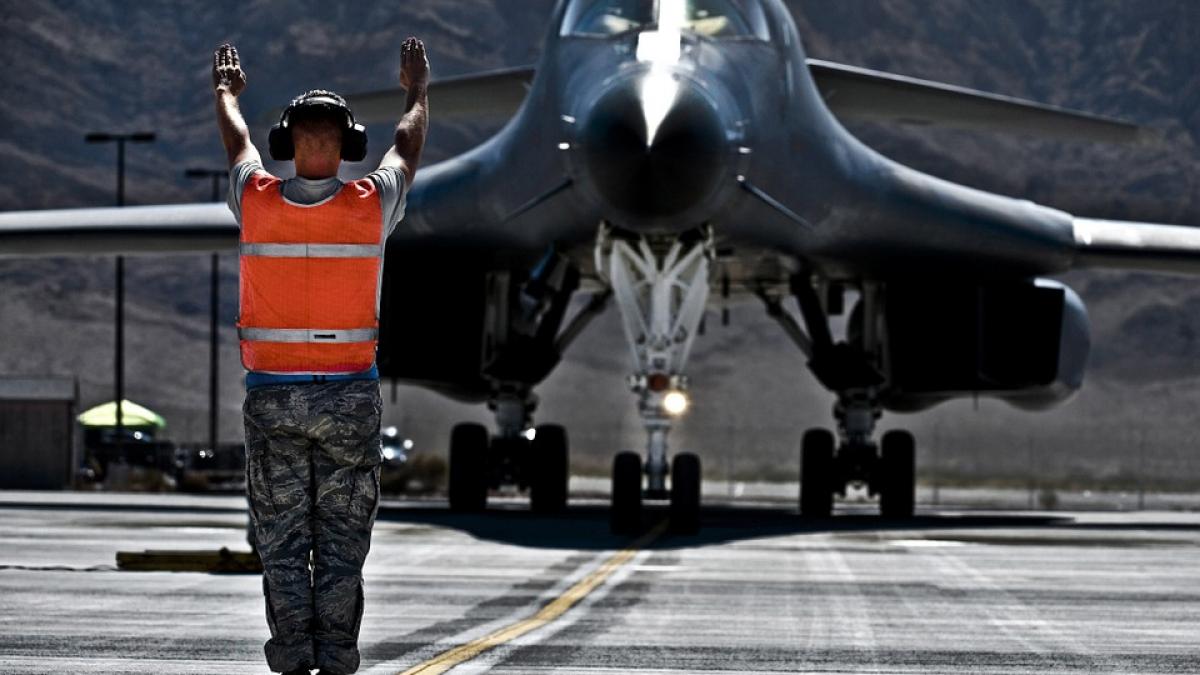 focuri de arma la o baza militara americana din japonia baza a fost temporar inchisa