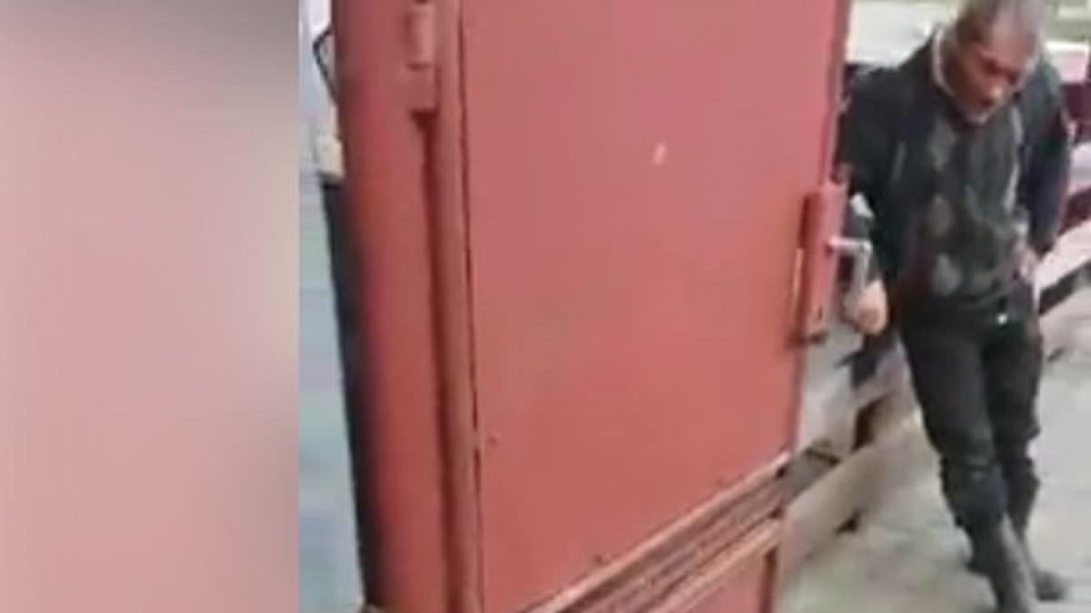 comportamentul unui adolescent din mures a socat intrega tara ce i a facut unui batran lipsit de