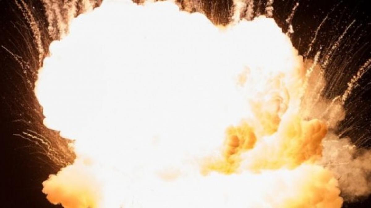 doua bombe plasate la marginea drumului au lovit vineri noapte un convoi transportand familii