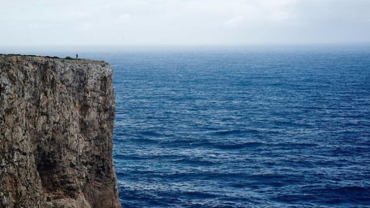 a sunat la telverde sa anunte ca se sinucide dupa opt ore femeia care i a raspuns a inchis