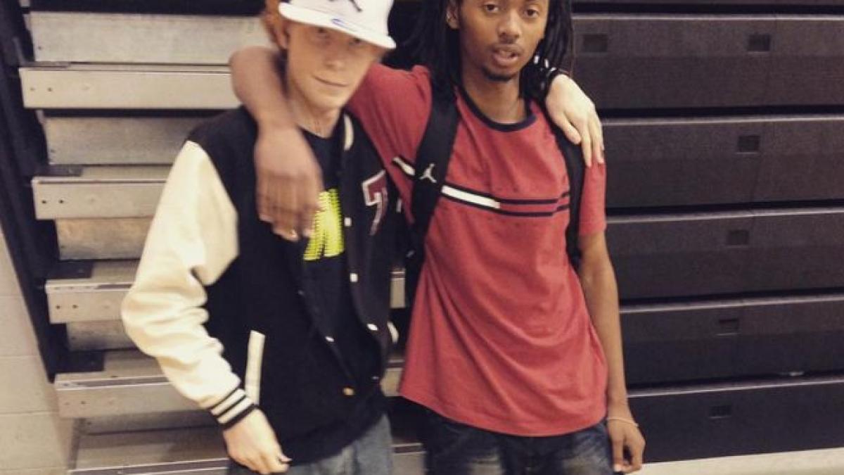 ce a facut un baiat pentru amicul sau umilit de colegii de scoala gestul sau a inlacrimat mii de