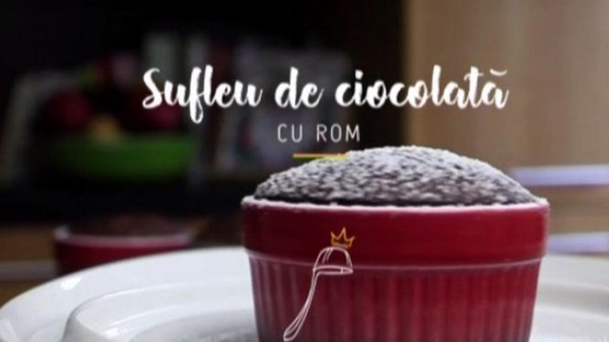 sufleu de ciocolata cu rom se prepara rapid si din foarte putine ingrediente