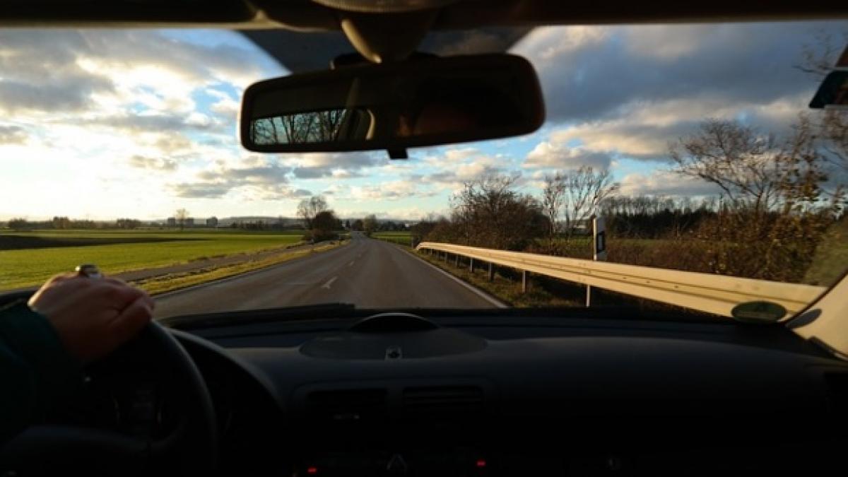 cati kilometri mai poti sa parcurgi cu masina dupa ce ti s a aprins becul de benzina