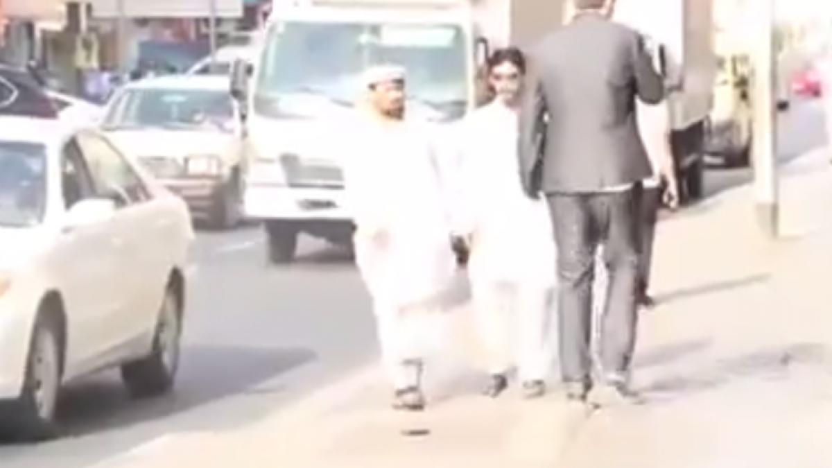 cum reactioneaza oamenii in dubai cand gasesc un portofel pe strada