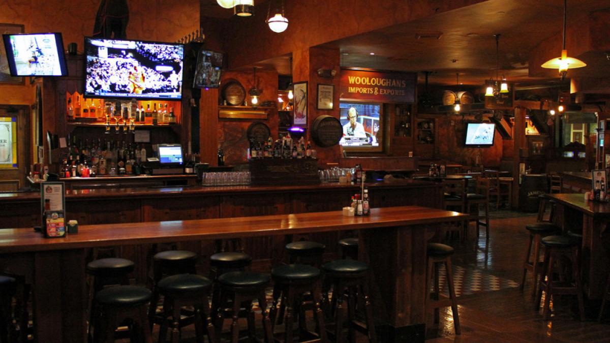 se adunasera intr un bar pentru a urmari un meci de fotbal a fost ultimul lucru pe care l au facut