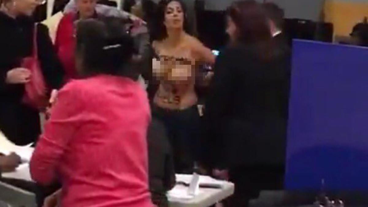 alegeri sua doua femei cu sanii dezgoliti au protestat intr o sectie de vot ce mesaj aveau pentru