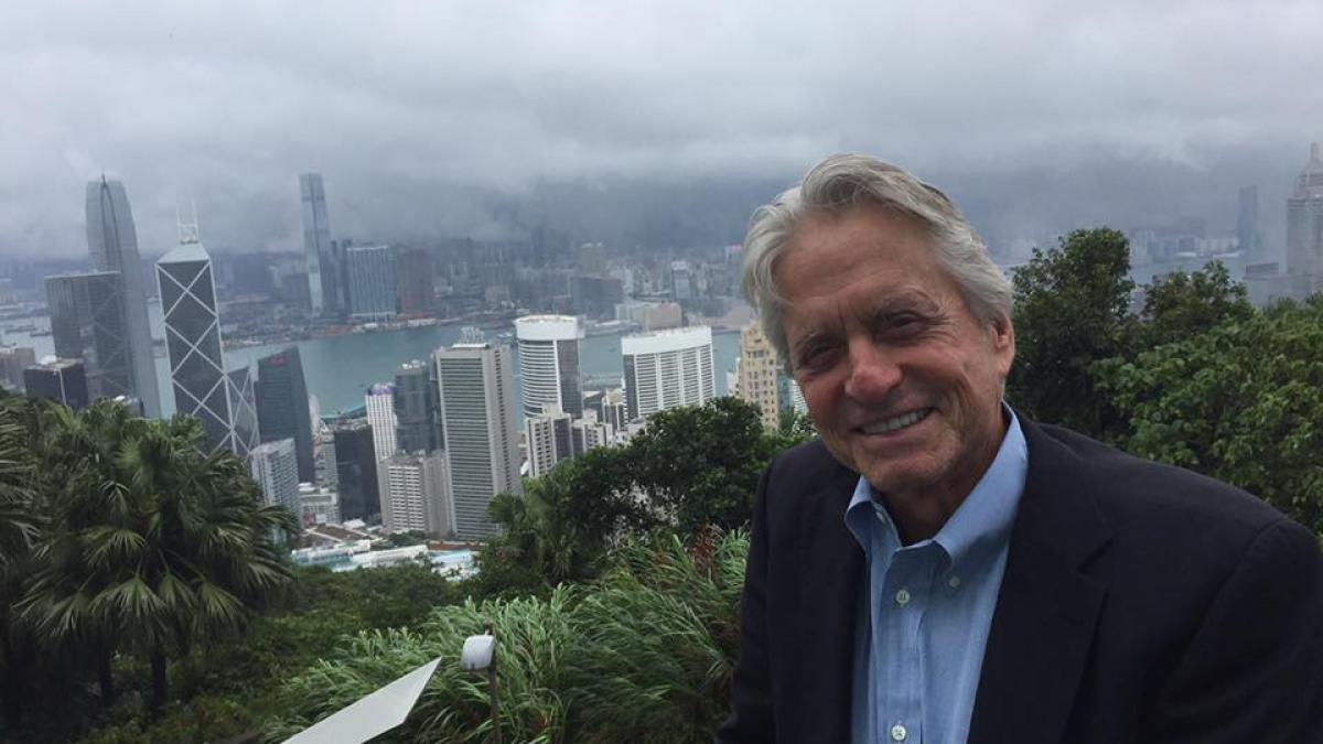 michael douglas despre imigranti pe santierele din londra am auzit vorbindu se doar in limba romana