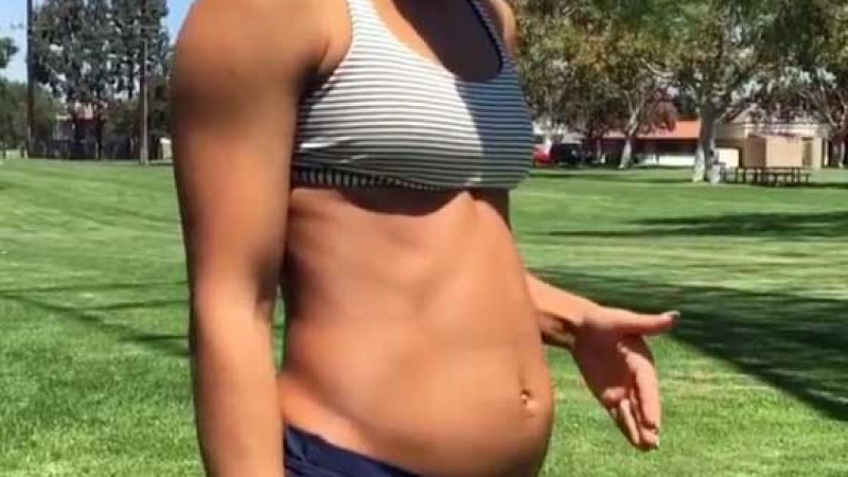 si a lovit abdomenul cu mana apoi ceva ireal i s a intamplat totul a fost filmat