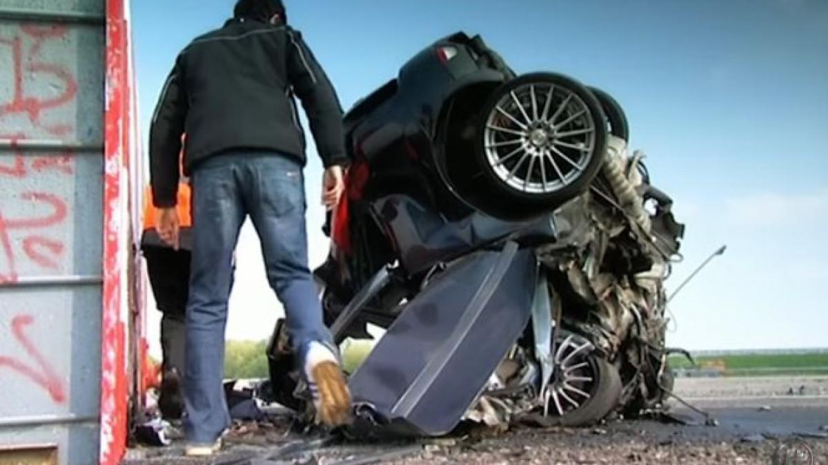 cum arata o masina dupa un accident la 200km ora