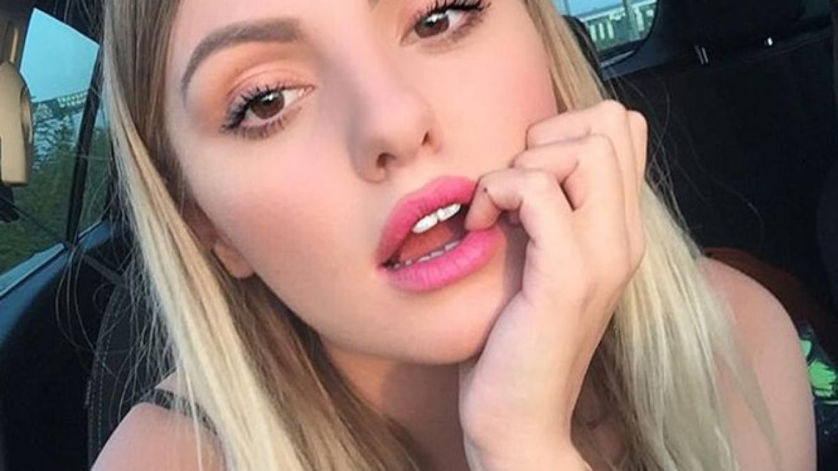 alexandra stan s a fotografiat topless