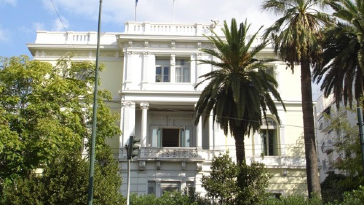 atentat la atena o grenada a fost aruncata in fata ambasadei frantei