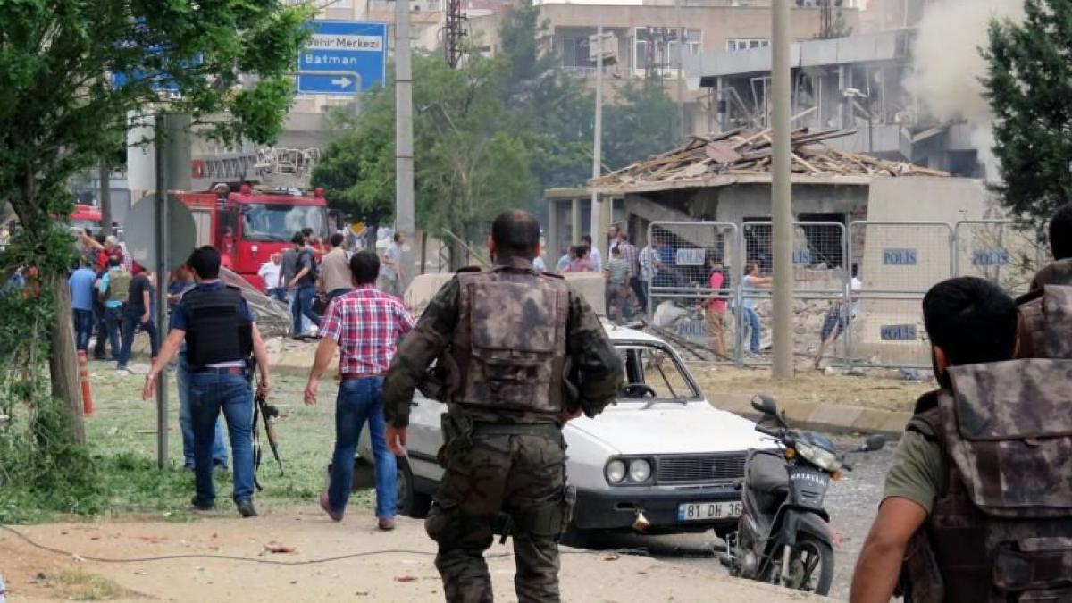 explozie la birourile unui guvernator districtual din mardin turcia
