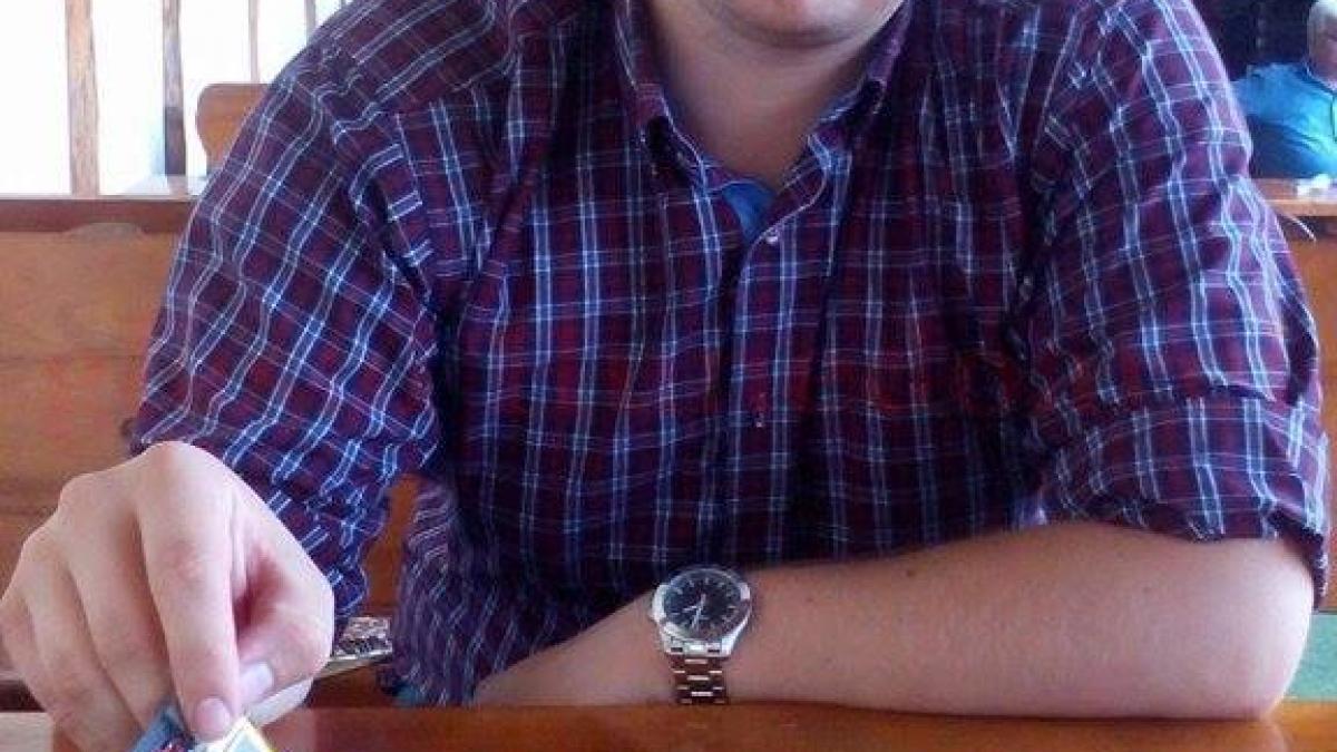 geniu hunedorean cauta finantare pentru husa care ti incarca telefonul cand te plimbi