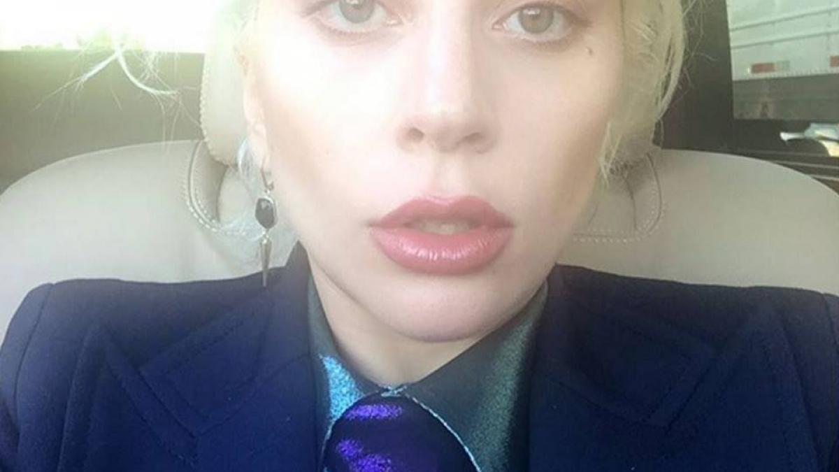lady gaga a protestat in fata trump tower din new york foto