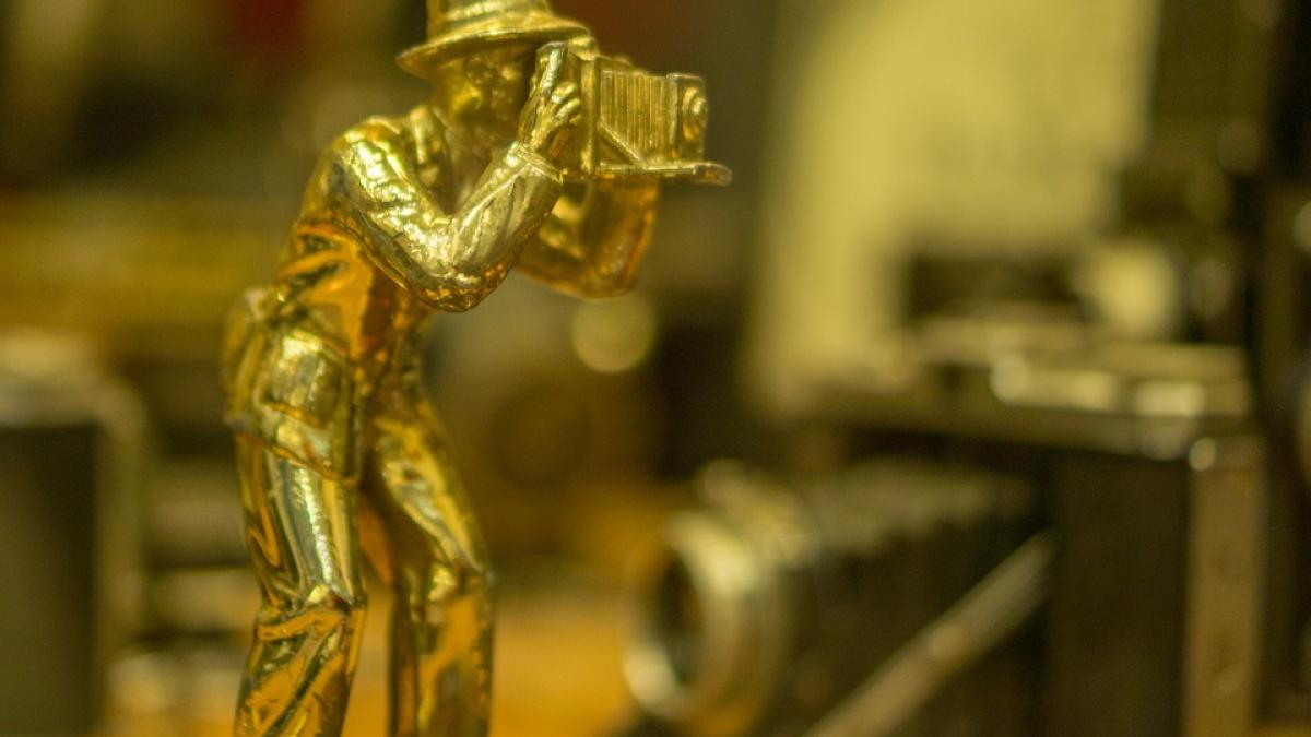 a intrat intr un muzeu si a inceput sa faca poze apoi ceva cumplit s a intamplat