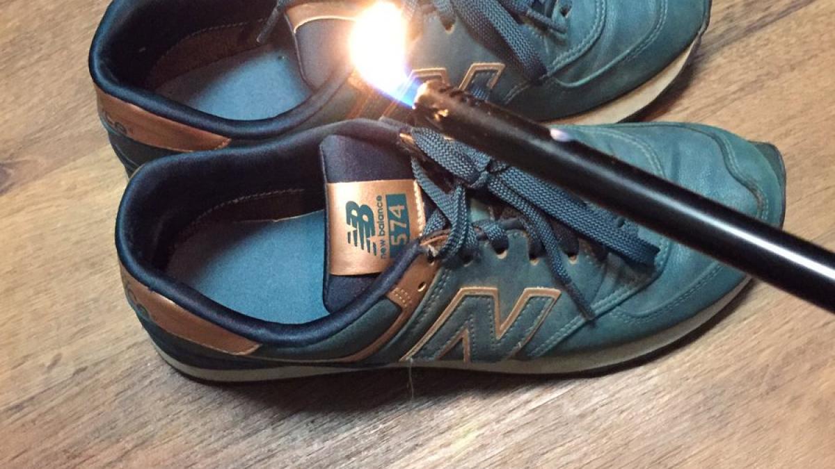 au inceput sa si arda incaltamintea de firma dupa ce compania a declarat ca il sustine pe donald