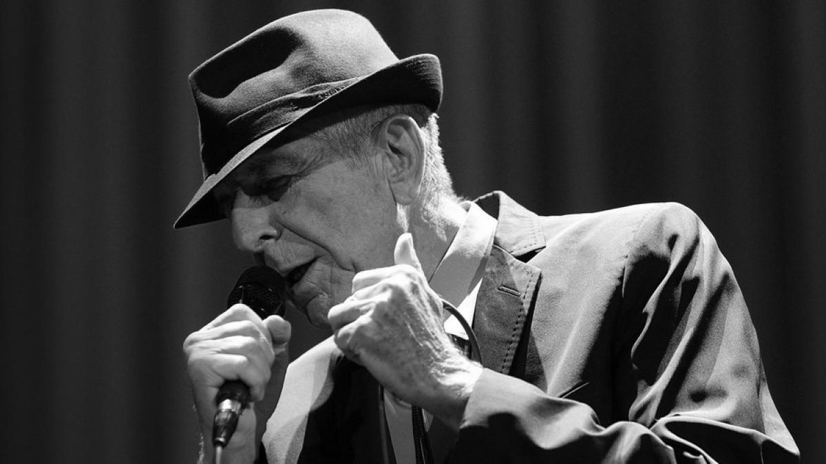 ce s a intamplat vineri dupa amiza in fata casei lui leonard cohen