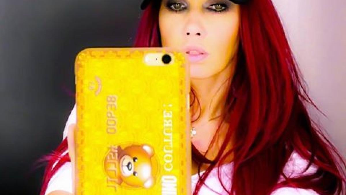 fara inhibitii oana zavoranu s a dezlantuit in lift cu sotul ei foto