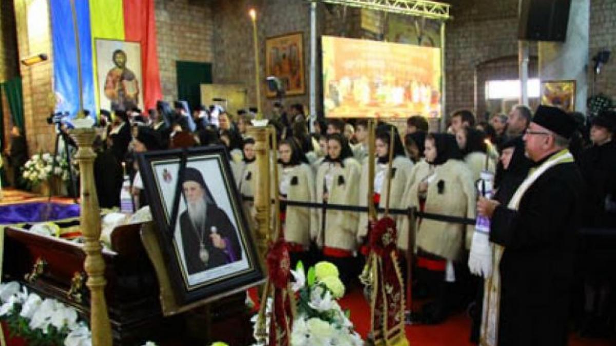 imaginile uluitoare de la inmormantarea ips iustinian chira a deschis ochii cand l au pus in groapa