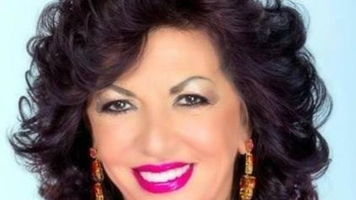 ce sume fabuloase incaseaza carmen harra ca sa prezica viitorul