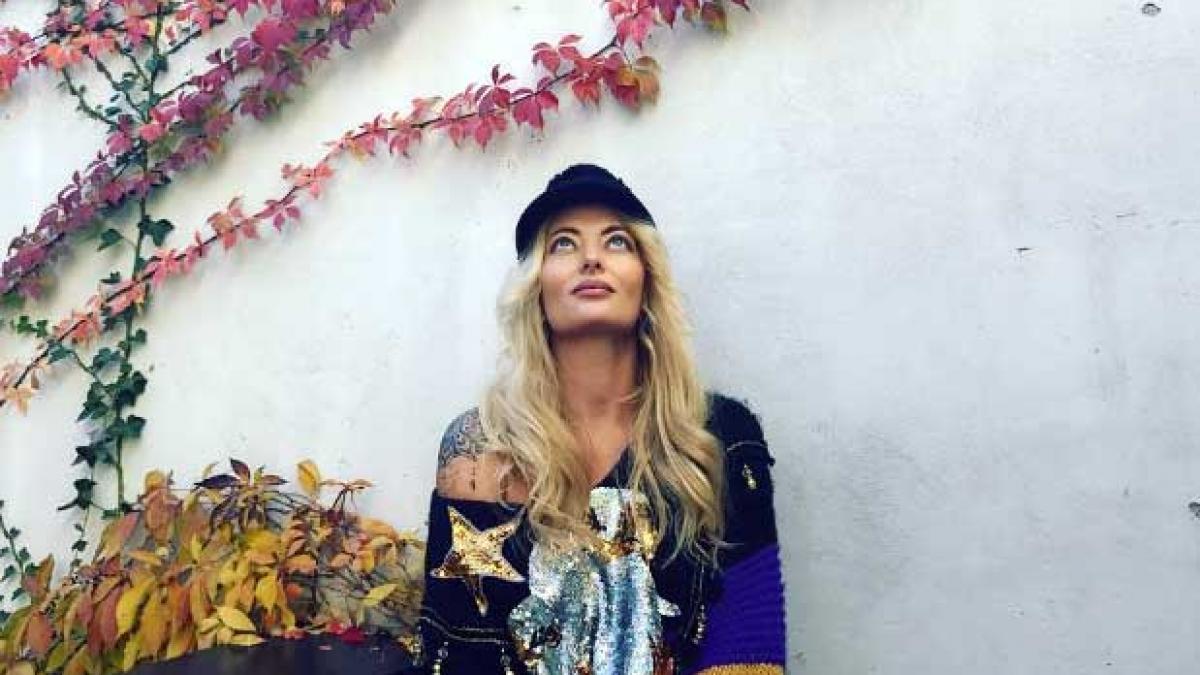 nimeni nu stia asta delia are probleme artista le a spus totul prietenilor