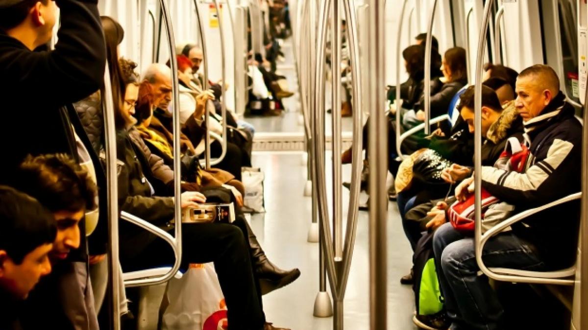 schimbari importante la metrorex se fac piste pentru persoanele nevazatoare
