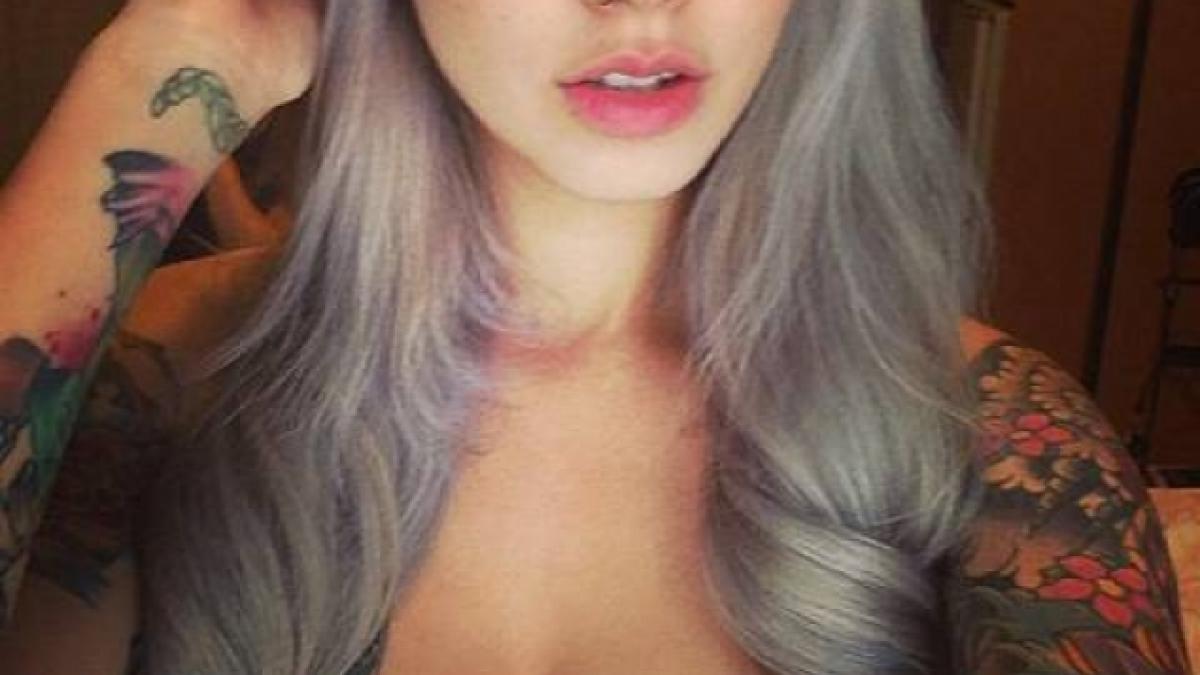 si a facut acest selfie cu bustul la vedere insa toti barbatii fug cand se uita mai bine la ea