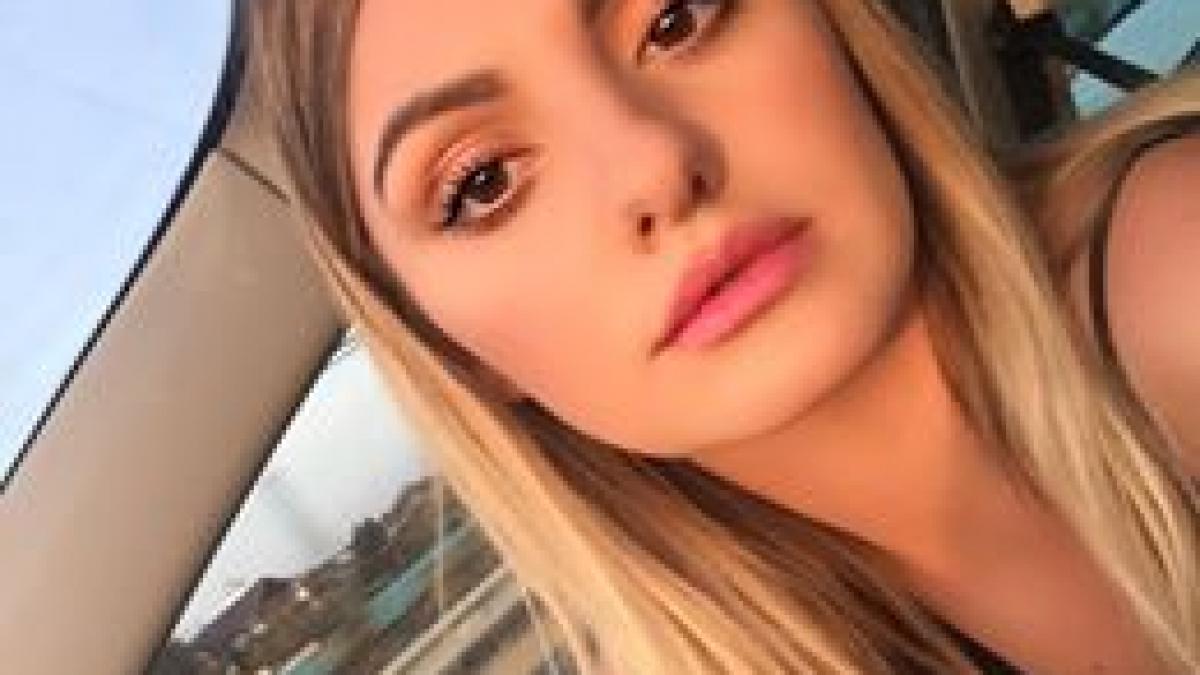 alexandra stan topless in valurile marii foto