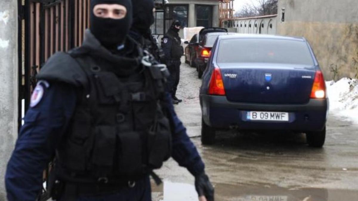 perchezitii de amploare la asociatiile de revolutionari mii de oameni au dat mita ca sa primeasca