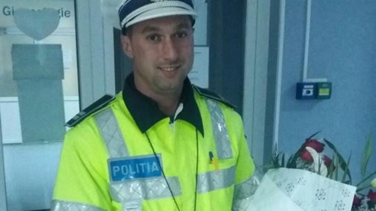 povestea fabuloasa din spatele acestei imagini acest politist este eroul unei tinere mame din