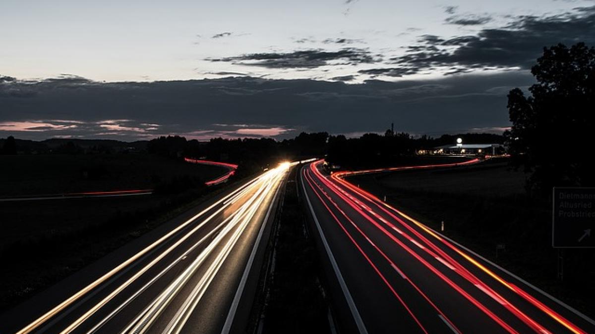 autobahn-1533510_640.jpg
