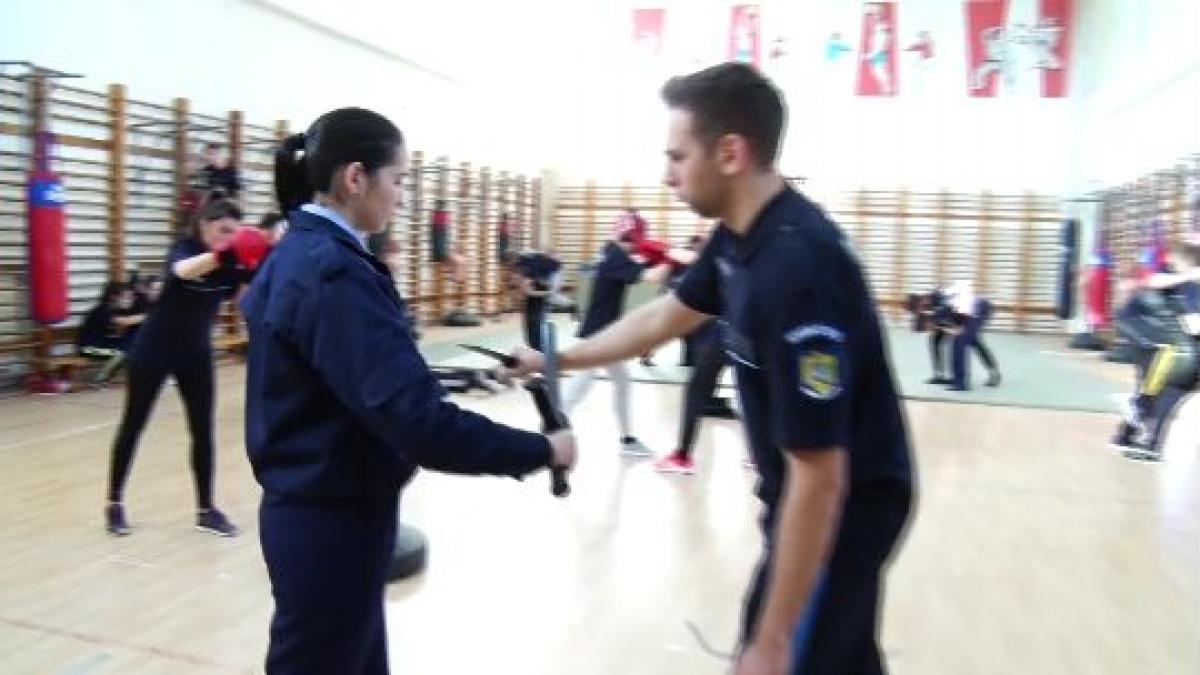 isteria mannequin challenge a ajuns si la ministerul de interne imagini surprinzatoare video