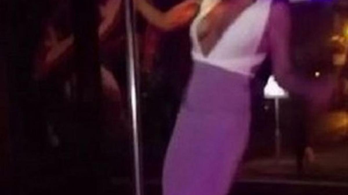 petrecea o noapte nebuna in club s a dus la bara si a inceput sa danseze lasciv in secunda