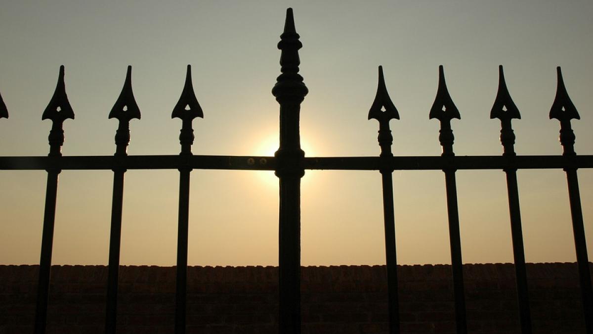 accident teribil la o scoala din botosani un copil a fost grav ranit